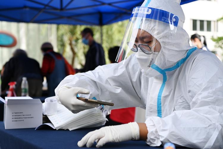 黑龙江鸡西防疫手段遭新华社点评，疫情密接次密接涉及婚宴